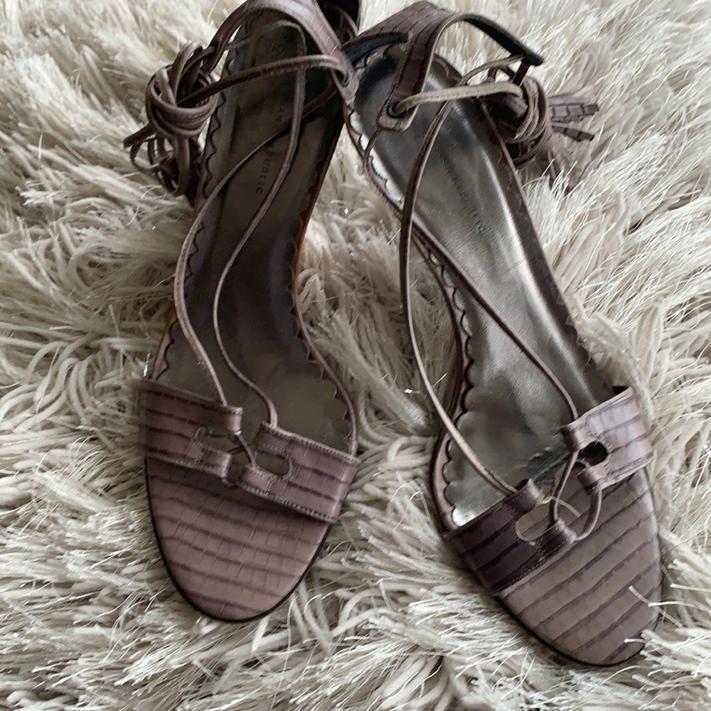 Vintage Banana Republic Lace Up Heels
